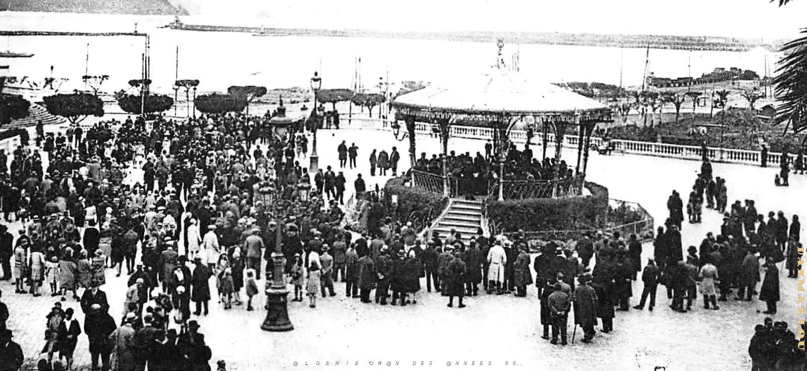 2955- Philippeville - Place de la Marine un Jour de Musique2.jpg